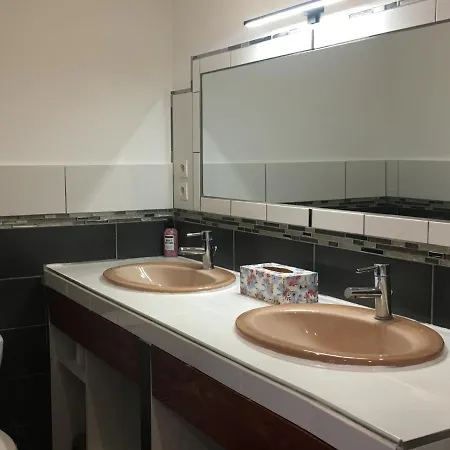 Logement Détente Avec Jacuzzi Et Billard Américain Hébergement de vacances *